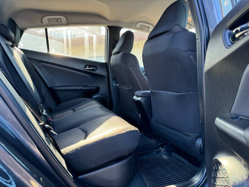 2021 Toyota Prius LE