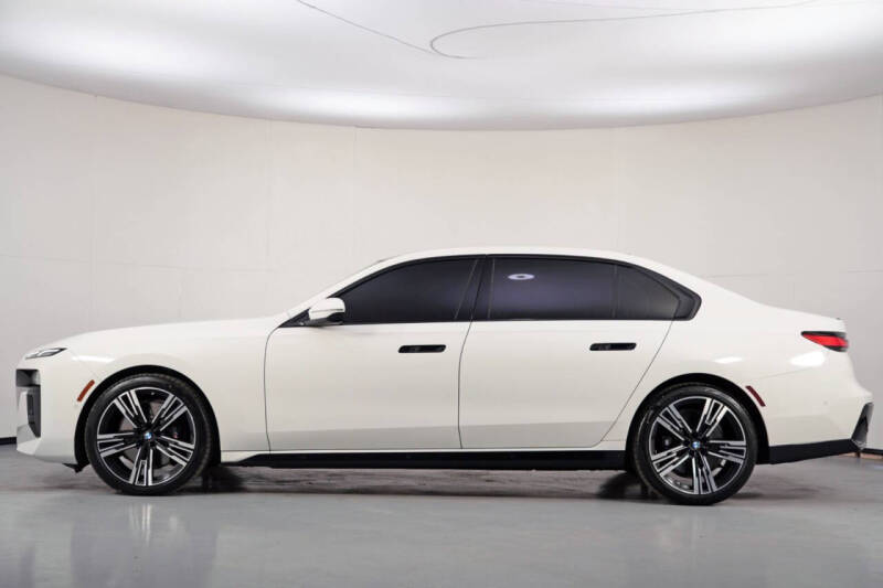 2023 BMW 7 Series 740i