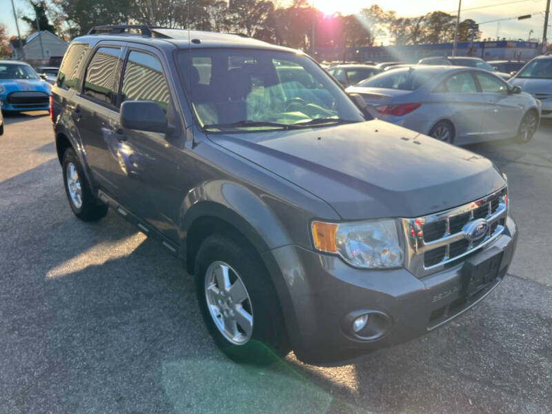 2011 Ford Escape XLT photo 3