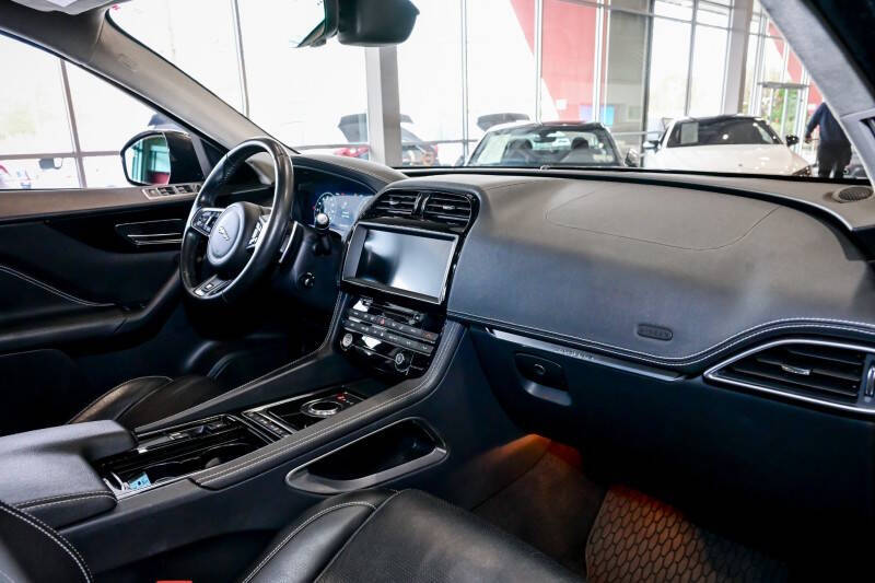 2019 Jaguar F-PACE 25t R-Sport