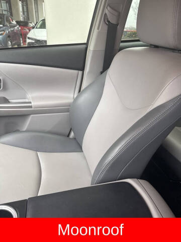 2015 Toyota Prius v Five