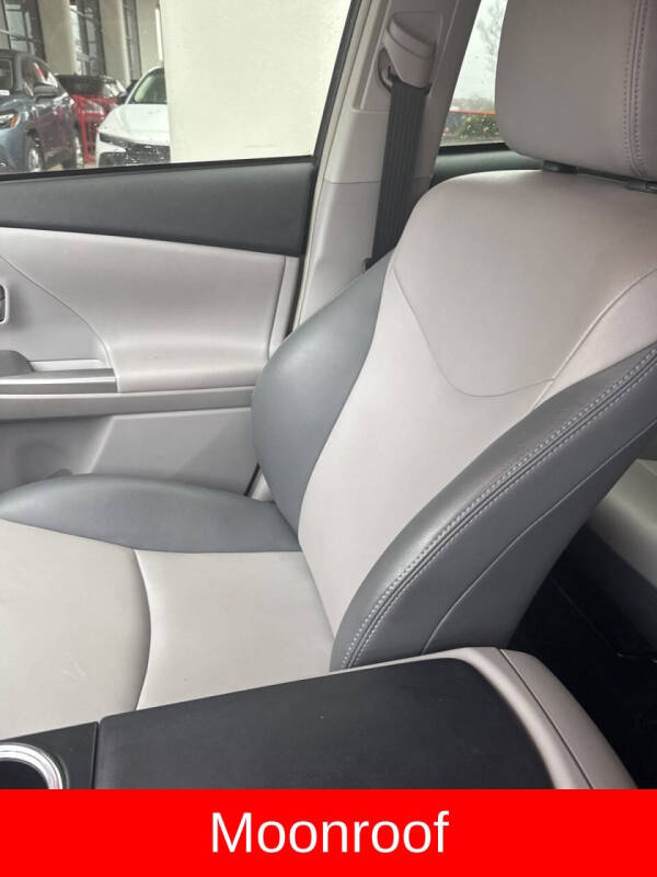 2015 Toyota Prius v Five