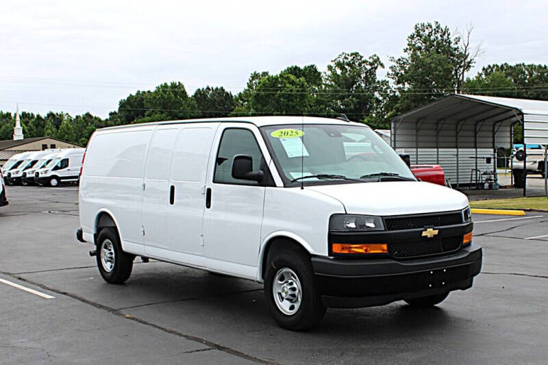 2025 Chevrolet Express 3500