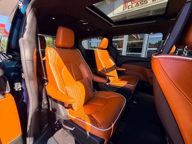 2025 Chrysler Pacifica Plug-In Hybrid Pinnacle