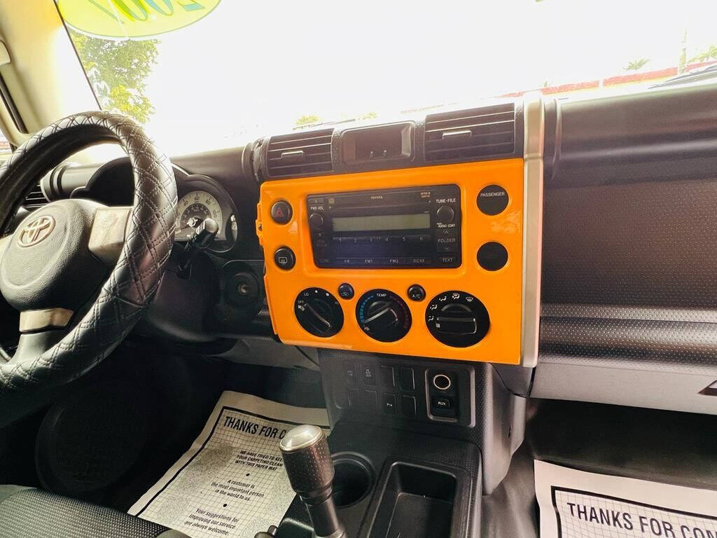 2007 TOYOTA FJ Cruiser SUV / Crossover - $14,950