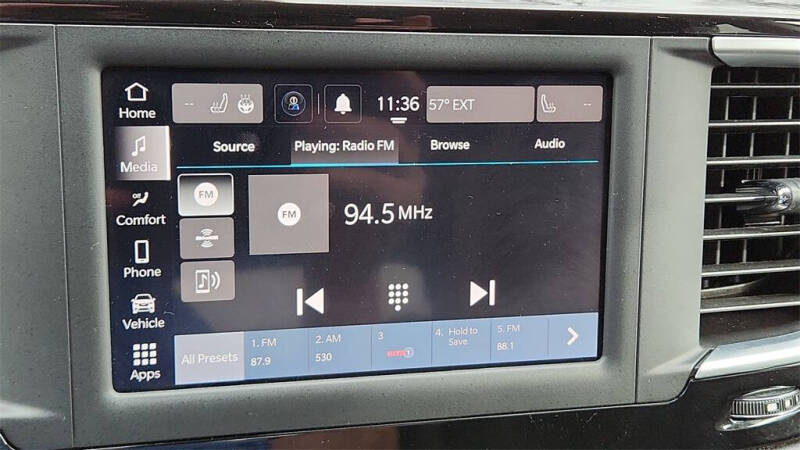 2022 Chrysler Voyager LX