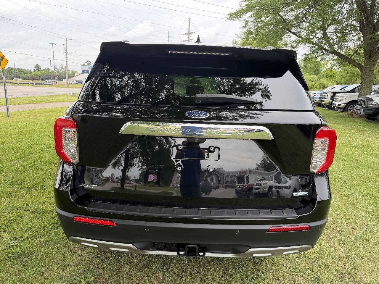 View vehicle photo 4