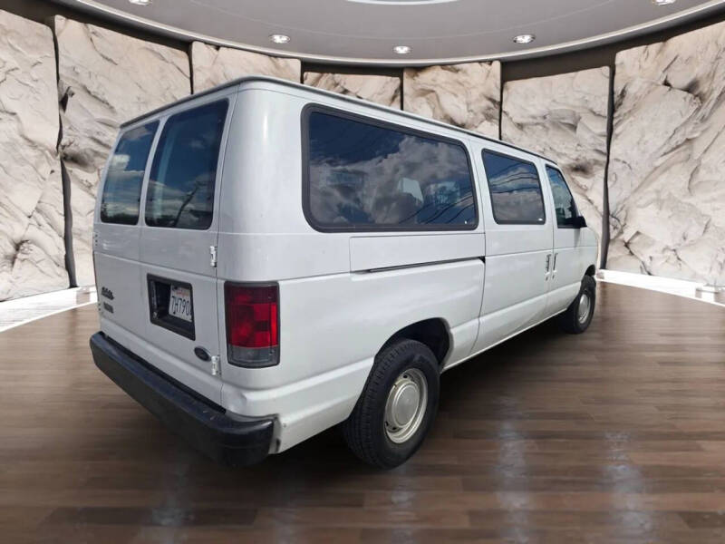 2003 Ford E-Series E-150 Base