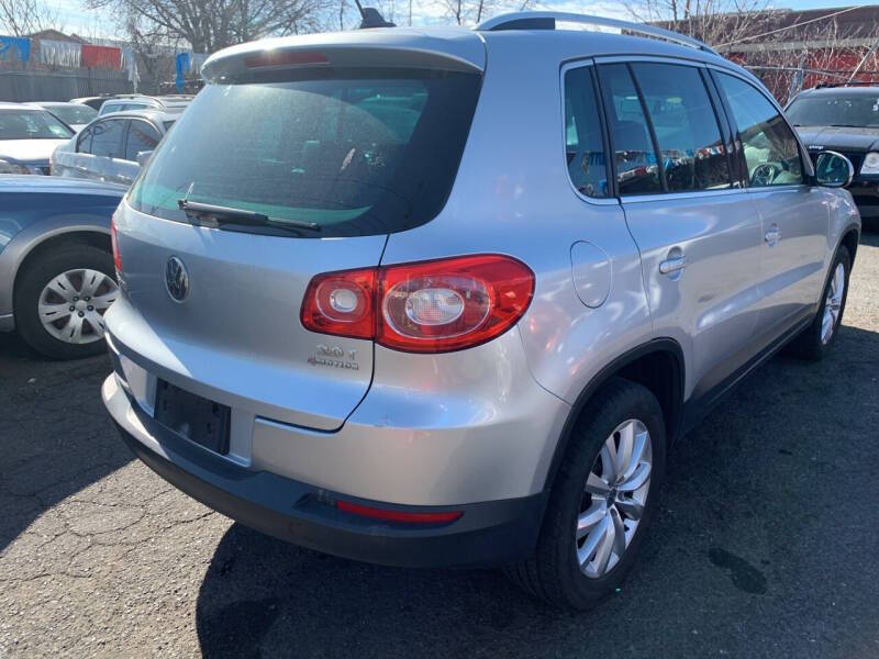 2011 Volkswagen Tiguan SEL 4Motion