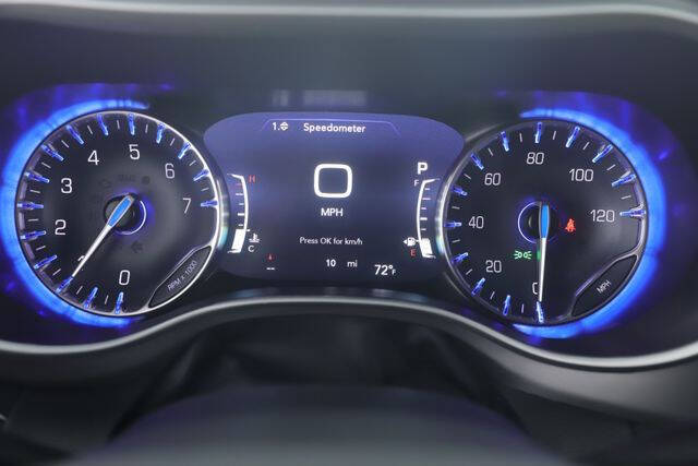 2027 Chrysler Pacifica Select