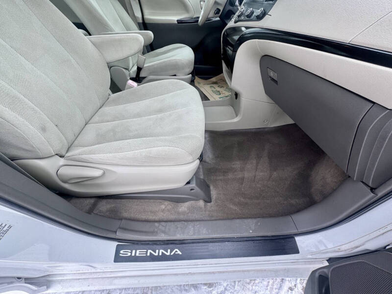 2013 Toyota Sienna L 7-Passenger