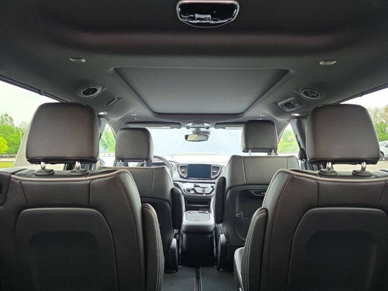 2027 Chrysler Pacifica Limited