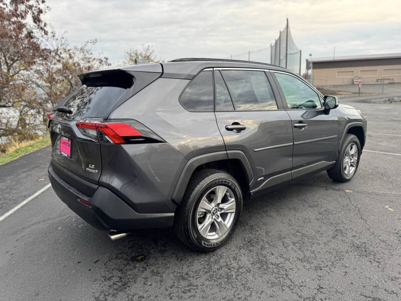 2024 Toyota RAV4 Hybrid LE