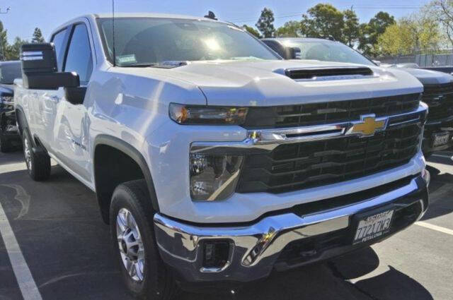 Used 2024 Chevrolet Silverado 2500HD LT with VIN 2GC4YNEY1R1136807 for sale in Bloomington, IL