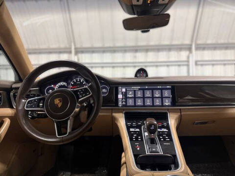 2018 Porsche Panamera 4