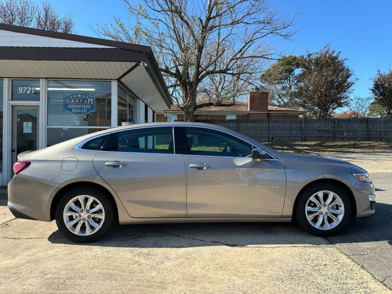 2022 Chevrolet Malibu 1LT photo 2