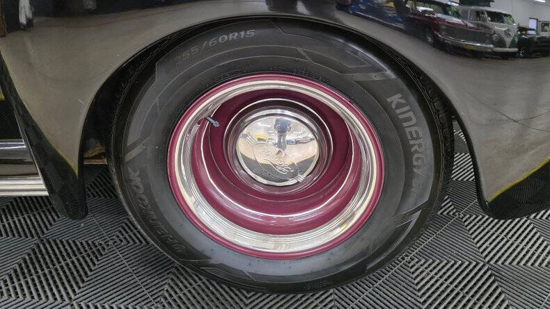 1942 Ford Super Deluxe