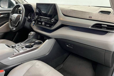 2022 Toyota Highlander Platinum