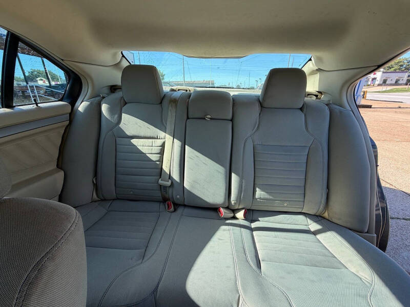 2016 Ford Taurus SE