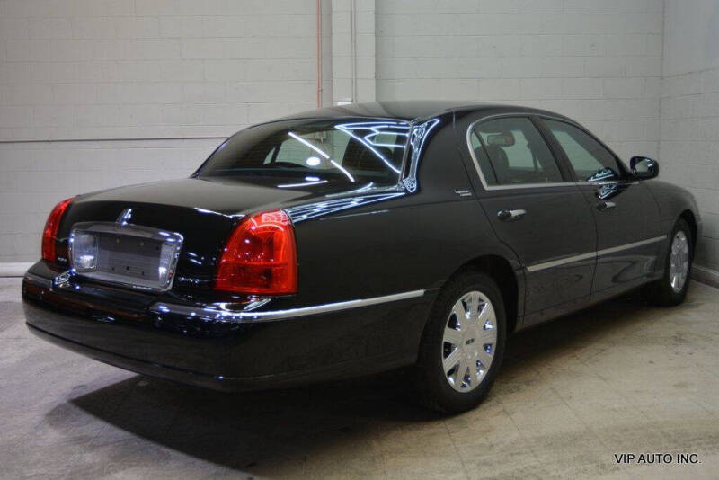 2005 Lincoln Town Car Signature Limited
