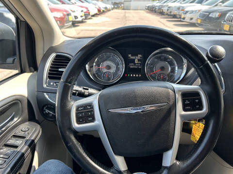 2014 Chrysler Town and Country Touring