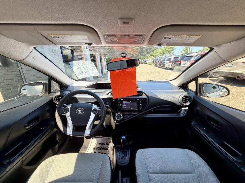 2016 Toyota Prius c One