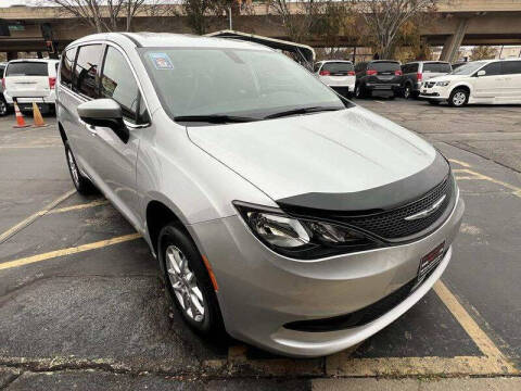 2022 Chrysler Voyager LX