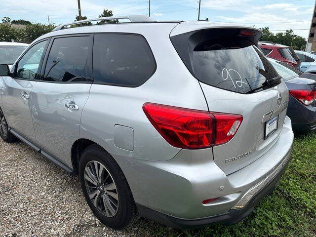 2017 Nissan Pathfinder SV