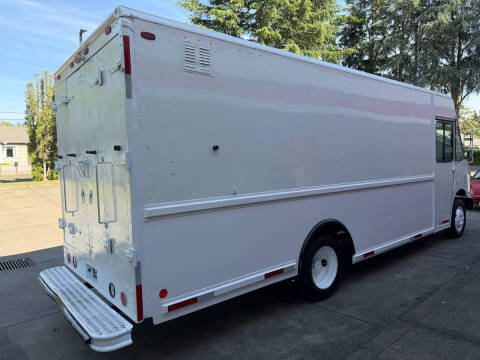 2005 Freightliner MT45 Chassis