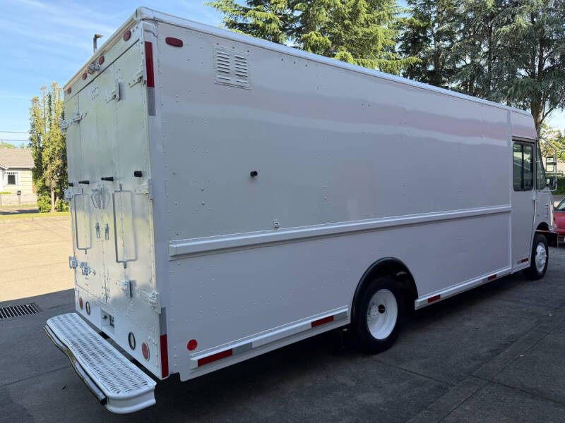 2005 Freightliner MT45 Chassis
