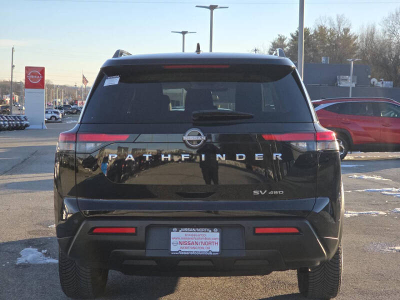 2022 Nissan Pathfinder SV