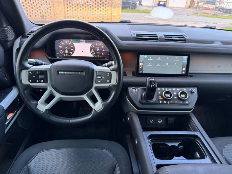 2020 Land Rover Defender 110 SE