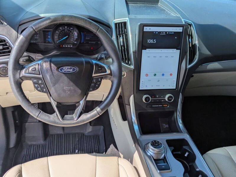 2022 Ford Edge Titanium