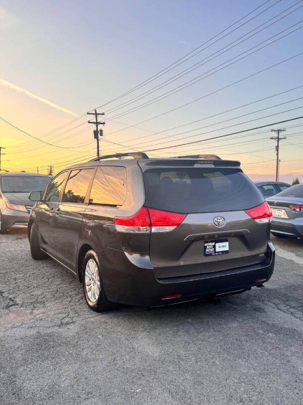 2013 Toyota Sienna XLE 8-Passenger