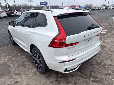 2025 Volvo XC60 B5 Plus Dark Theme
