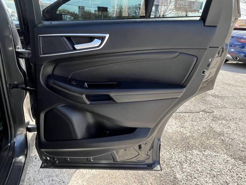2020 Ford Edge Titanium