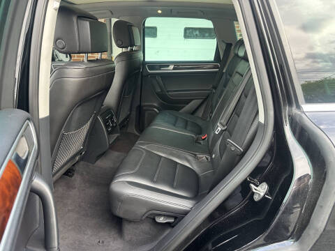 2014 Volkswagen Touareg V6 Lux