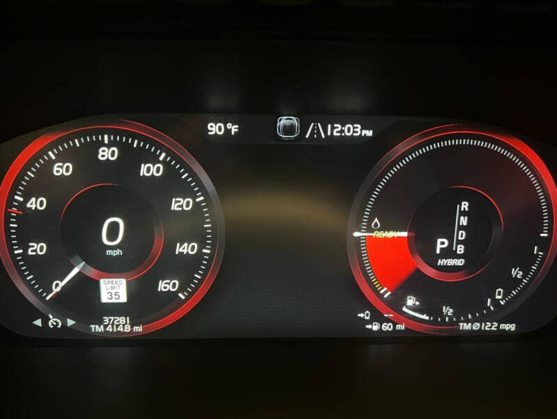 2016 Volvo XC90 T8 eAWD Momentum