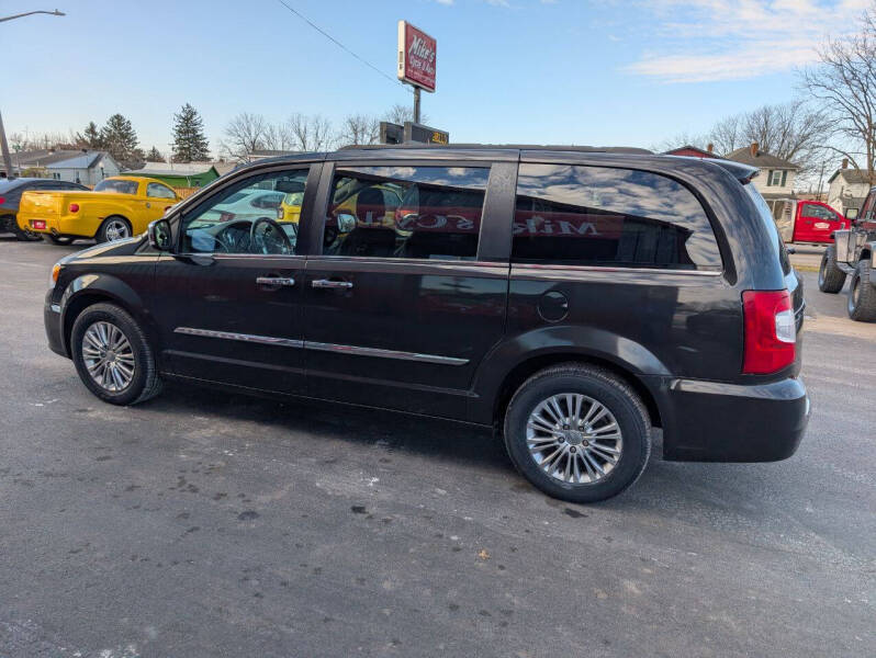 2015 Chrysler Town and Country Touring-L