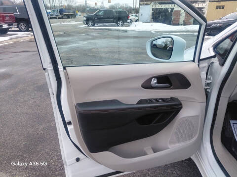 2017 Chrysler Pacifica Touring-L