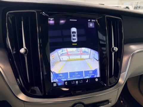 2024 Volvo S60 Recharge T8 Core Dark Theme