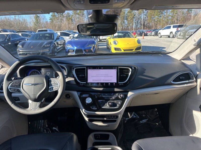 2024 Chrysler Pacifica Touring L