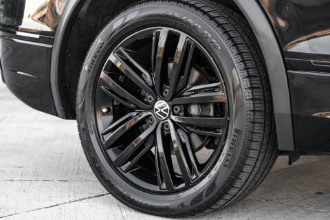 2022 Volkswagen Tiguan SE R-Line Black