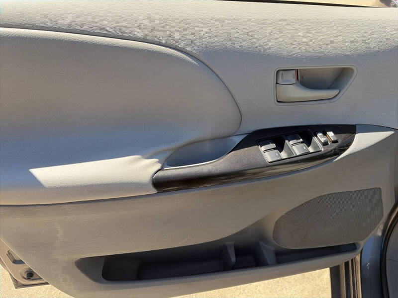 2011 Toyota Sienna LE 7-Passenger Auto Access Seat