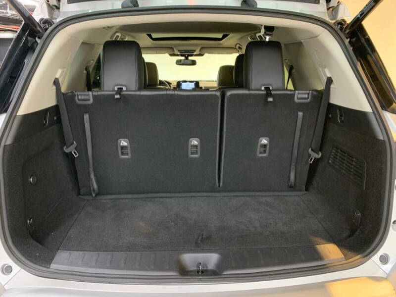 2022 Nissan Pathfinder SL