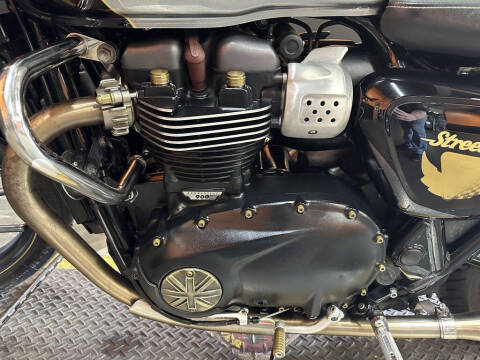 2017 Triumph Street Cup Jet Black/Silver Ic