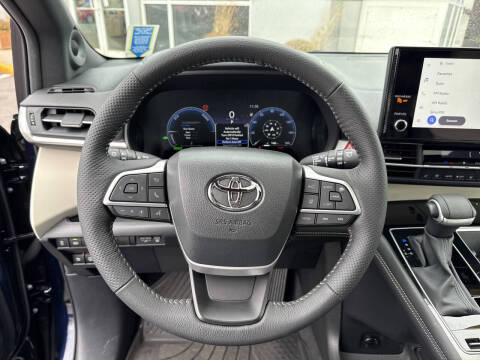 2025 Toyota Sienna Platinum 7-Passenger