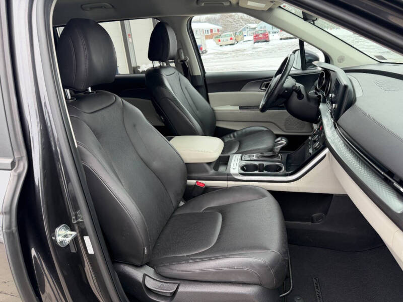 2024 Kia Carnival LX