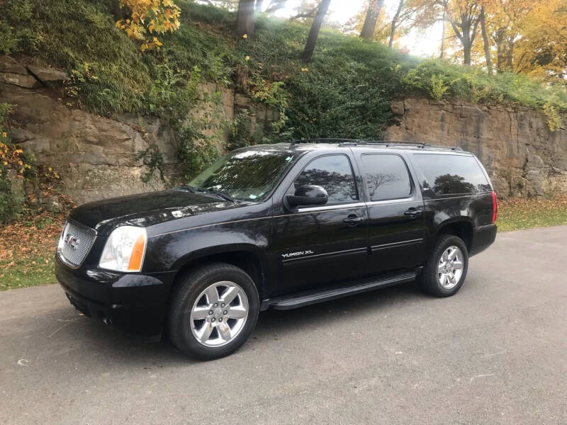 2010 GMC Yukon XL for sale at Bogie's Motors in Saint Louis MO