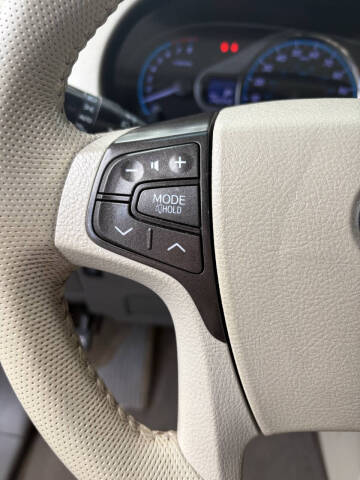 2014 Toyota Sienna XLE 7-Passenger Auto Access Seat